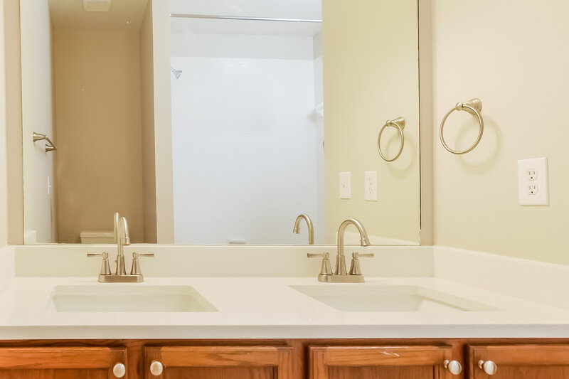 2,180/Mo, 4004 Sonoma Dr Argyle, TX 76226 Main Bathroom View 2