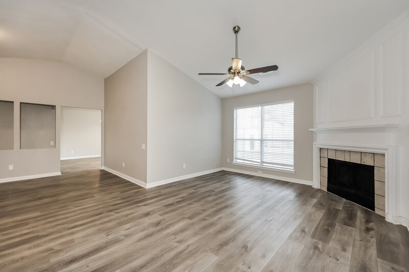 2,325/Mo, 114 Southern Pine Ct Arlington, TX 76018 Living Room View