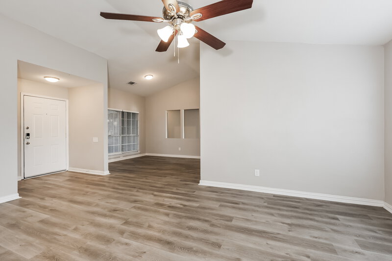 2,325/Mo, 114 Southern Pine Ct Arlington, TX 76018 Living Room View 2