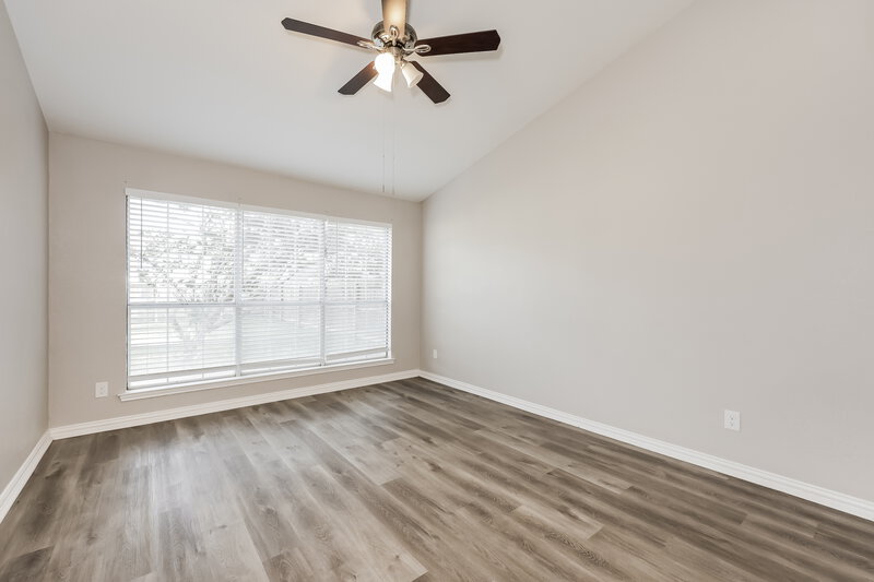 2,325/Mo, 114 Southern Pine Ct Arlington, TX 76018 Main Bedroom View