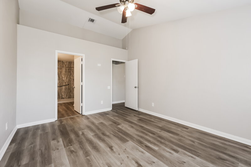 2,325/Mo, 114 Southern Pine Ct Arlington, TX 76018 Main Bedroom View 2