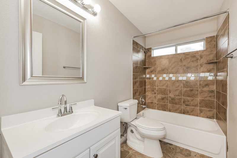 2,325/Mo, 114 Southern Pine Ct Arlington, TX 76018 Bathroom View