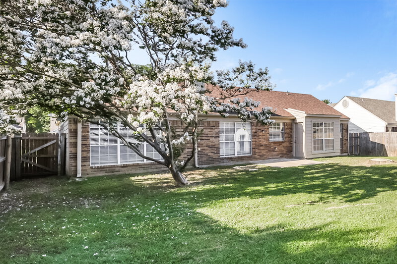 2,325/Mo, 114 Southern Pine Ct Arlington, TX 76018 Rear View