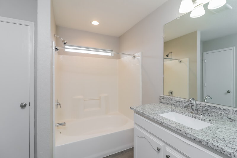 2,685/Mo, 1257 Kielder Cir Fort Worth, TX 76134 Main Bathroom View