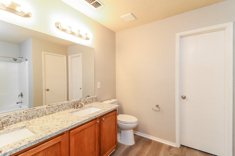 2,455/Mo, 3951 Fox Run Dr Fort Worth, TX 76123 Main Bathroom View