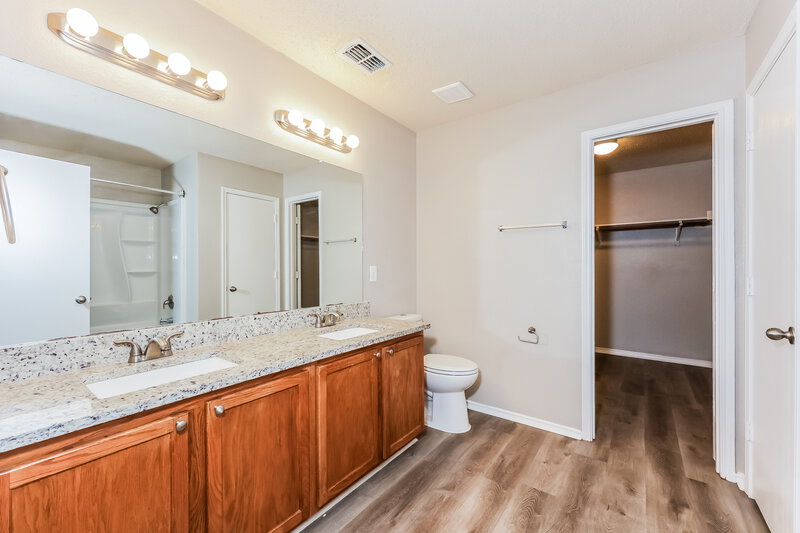 2,190/Mo, 3951 Fox Run Dr Fort Worth, TX 76123 Main Bathroom View