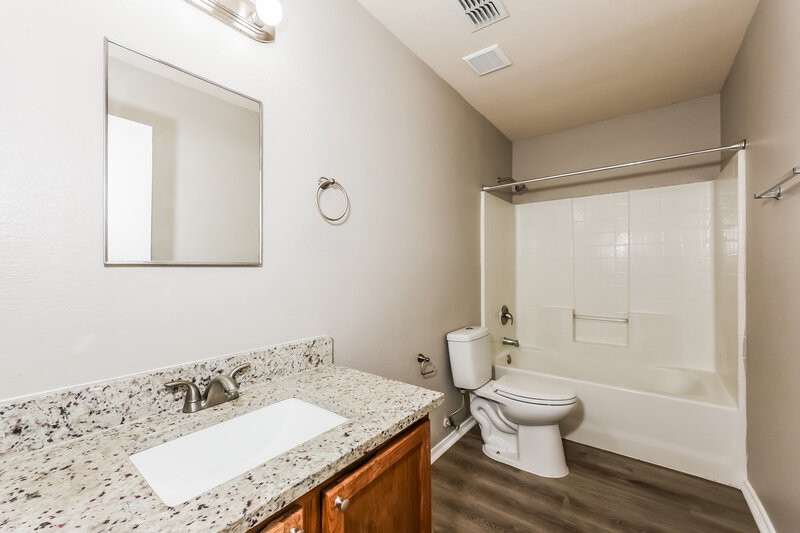 2,190/Mo, 3951 Fox Run Dr Fort Worth, TX 76123 Bathroom View