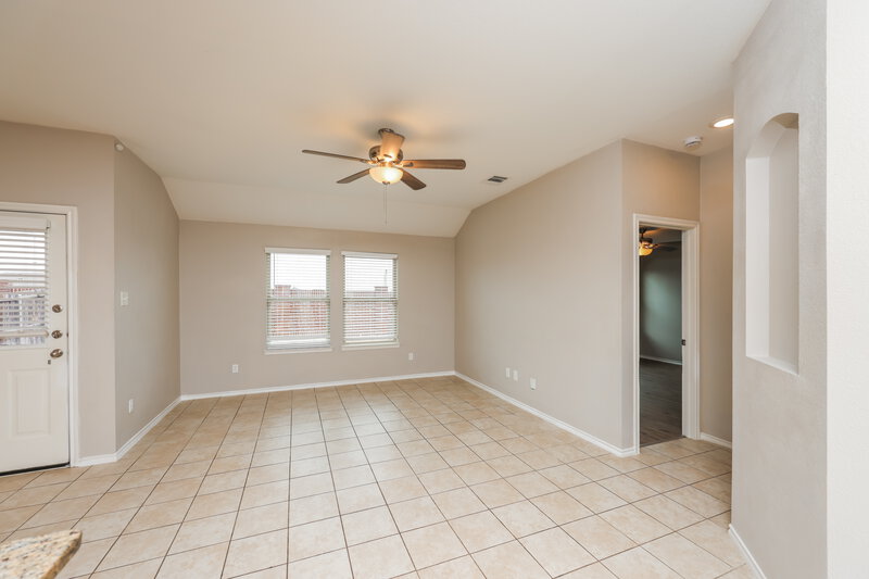 1,850/Mo, 806 Platinum Dr Princeton, TX 75407 Living Room View 2
