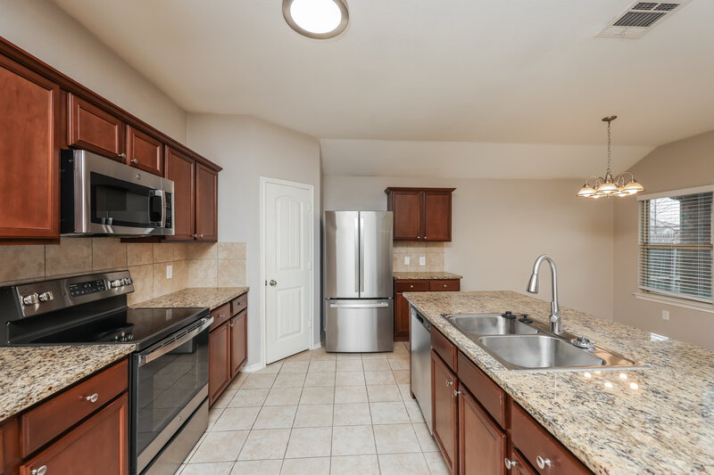 1,850/Mo, 806 Platinum Dr Princeton, TX 75407 Kitchen View