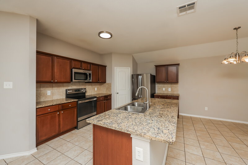 1,850/Mo, 806 Platinum Dr Princeton, TX 75407 Kitchen View 2
