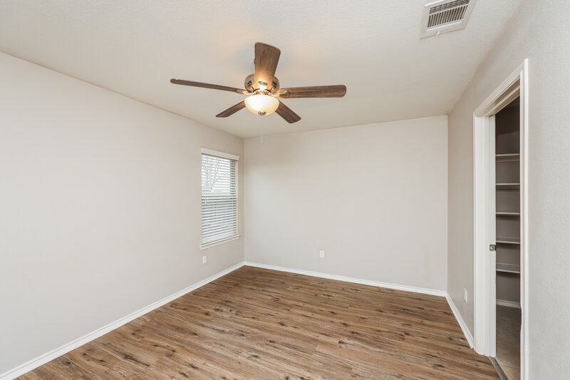 1,850/Mo, 806 Platinum Dr Princeton, TX 75407 Main Bedroom View 2