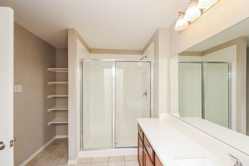 1,850/Mo, 806 Platinum Dr Princeton, TX 75407 Main Bathroom View
