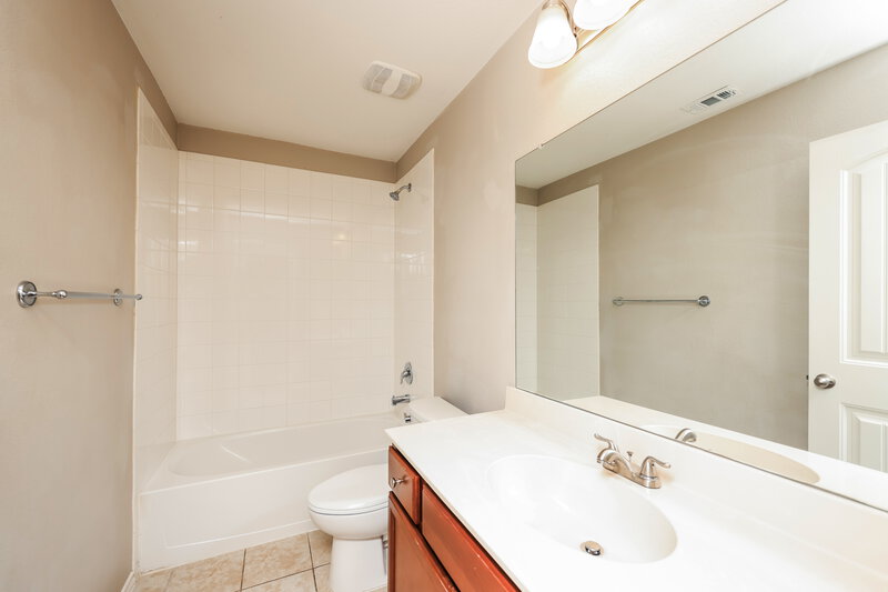 1,850/Mo, 806 Platinum Dr Princeton, TX 75407 Bathroom View