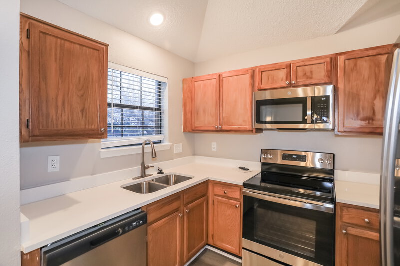2,580/Mo, 1396 Mimosa Ln Lewisville, TX 75077 Kitchen View 2