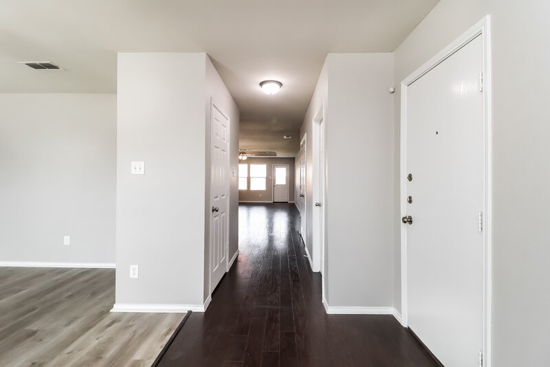 2,280/Mo, 10009 Calcite Dr Fort Worth, TX 76131 Foyer View