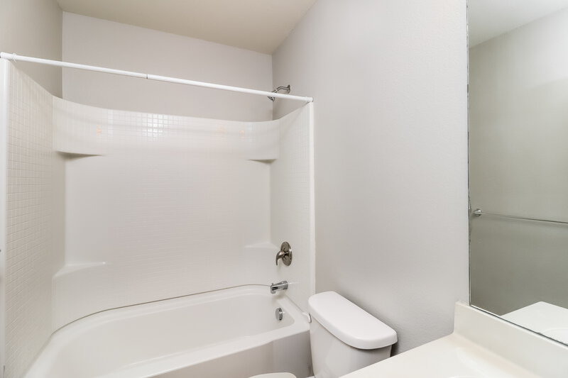 2,280/Mo, 10009 Calcite Dr Fort Worth, TX 76131 Bathroom View