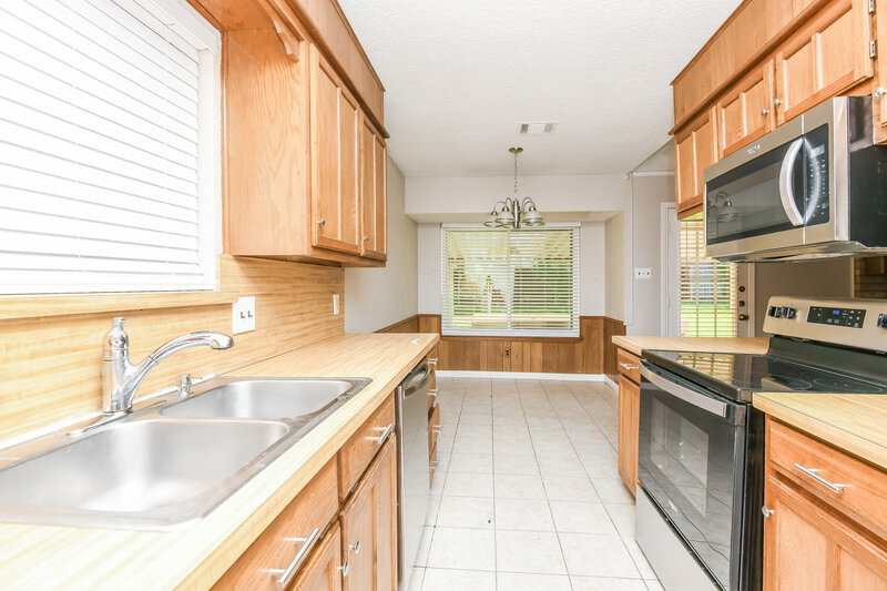 2,005/Mo, 6452 High Lawn Ter Watauga, TX 76148 Kitchen View 2