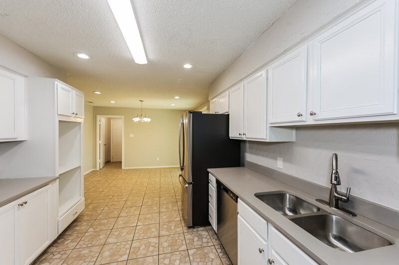 2,345/Mo, 1134 Madlynne Dr Cedar Hill, TX 75104 Kitchen View 2