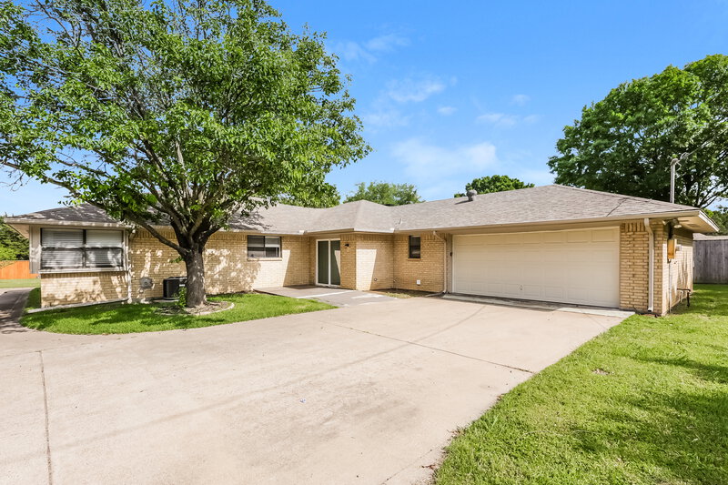 2,345/Mo, 1134 Madlynne Dr Cedar Hill, TX 75104 Rear View