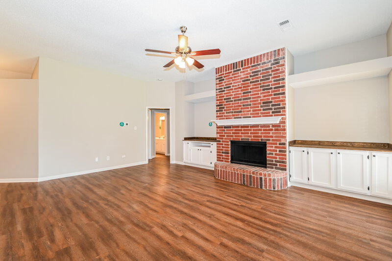 1,941/Mo, 600 Cresent Dr Desoto, TX 75115 Living Room View