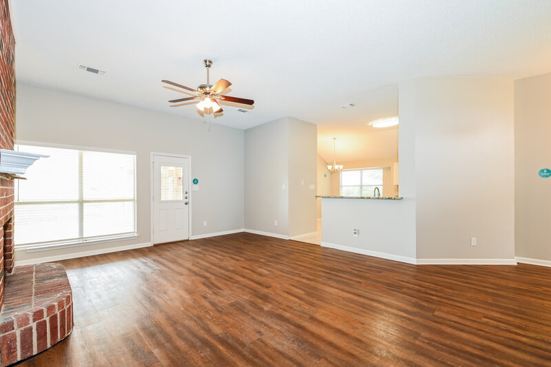 1,941/Mo, 600 Cresent Dr Desoto, TX 75115 Living Room View 3