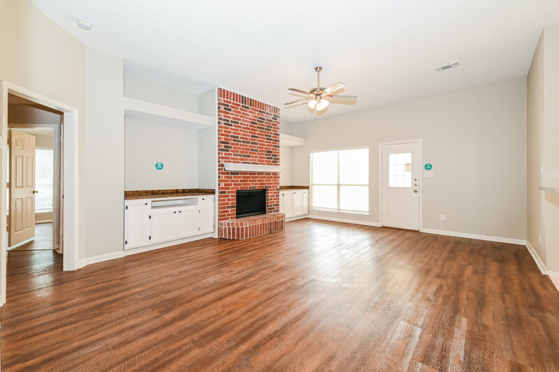 1,941/Mo, 600 Cresent Dr Desoto, TX 75115 Living Room View 4