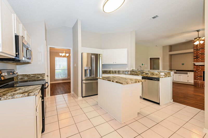 1,941/Mo, 600 Cresent Dr Desoto, TX 75115 Kitchen View 2