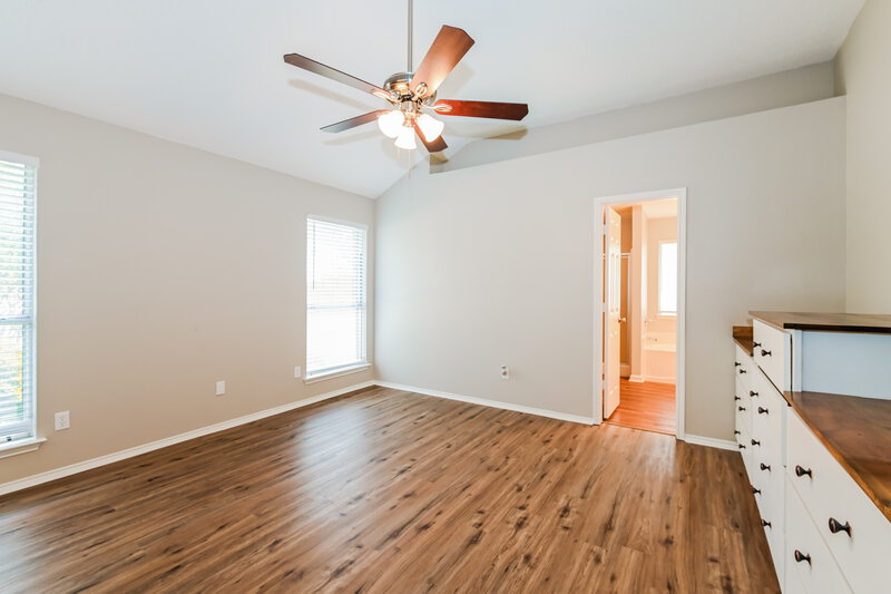 1,941/Mo, 600 Cresent Dr Desoto, TX 75115 Main Bedroom View