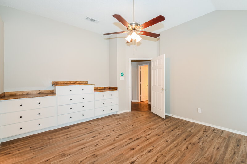 1,941/Mo, 600 Cresent Dr Desoto, TX 75115 Main Bedroom View 2