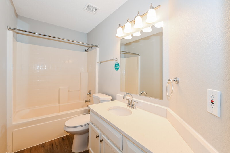 1,941/Mo, 600 Cresent Dr Desoto, TX 75115 Bathroom View