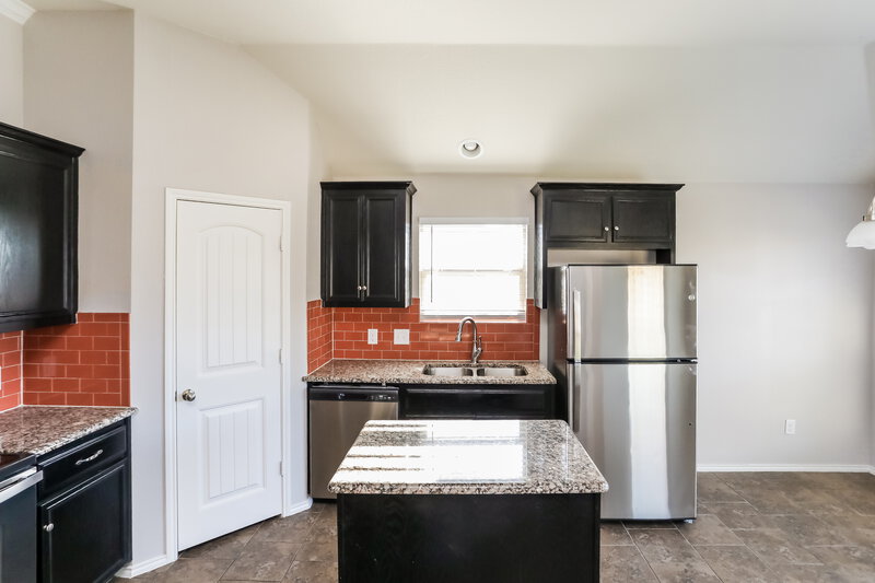 2,085/Mo, 517 Love Ln Royse City, TX 75189 Kitchen View 2