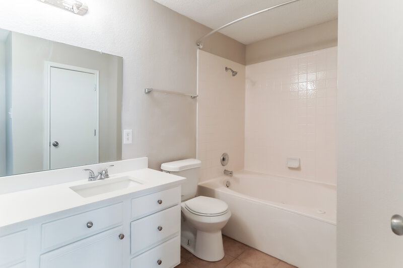 2,080/Mo, 2801 Yukon Dr Corinth, TX 76210 Main Bathroom View