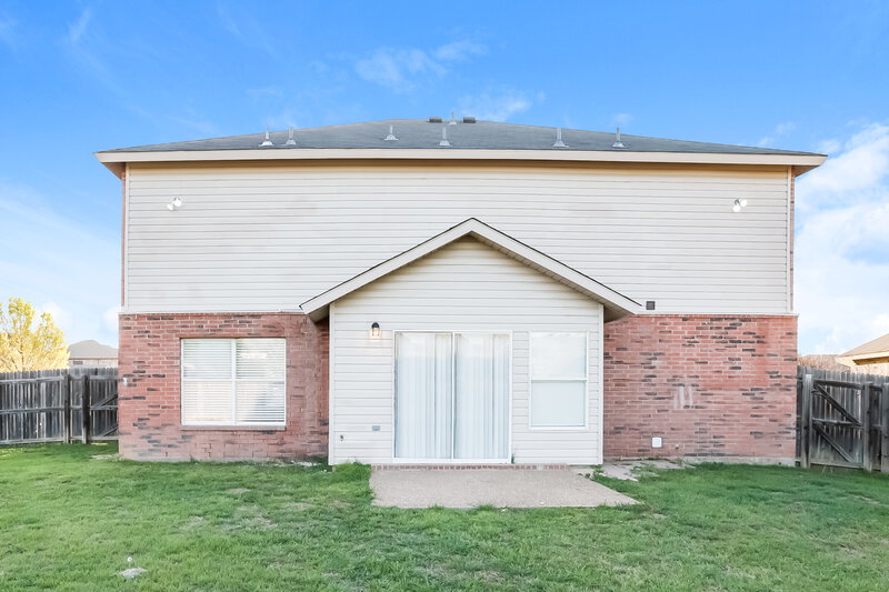 2,080/Mo, 2801 Yukon Dr Corinth, TX 76210 Rear View