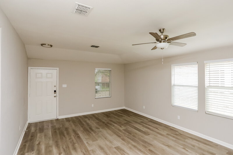 3,170/Mo, 1236 Yukon Dr Glenn Heights, TX 75154 Living Room View