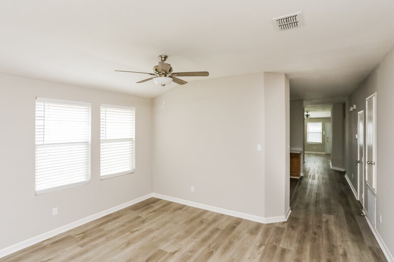 3,170/Mo, 1236 Yukon Dr Glenn Heights, TX 75154 Living Room View 2