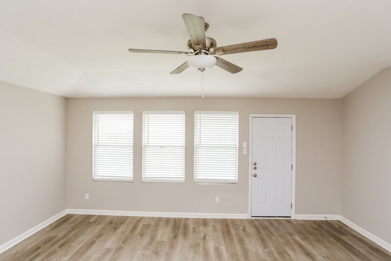 3,170/Mo, 1236 Yukon Dr Glenn Heights, TX 75154 Family Room View 2