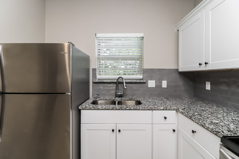 2,210/Mo, 2813 NW 19th St Fort Worth, TX 76106 Kitchen View 2