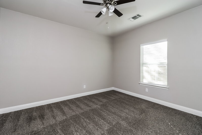 2,210/Mo, 2813 NW 19th St Fort Worth, TX 76106 Primary Bedroom View