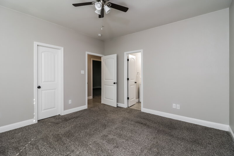 2,210/Mo, 2813 NW 19th St Fort Worth, TX 76106 Primary Bedroom View 2