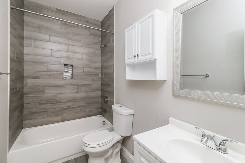 2,210/Mo, 2813 NW 19th St Fort Worth, TX 76106 Bathroom View