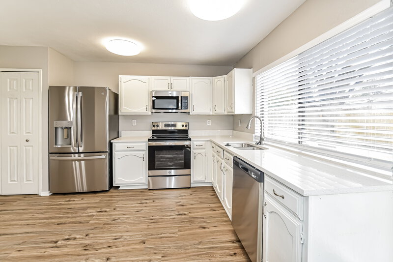 2,325/Mo, 413 Everest Ct Cedar Hill, TX 75104 Kitchen View 2