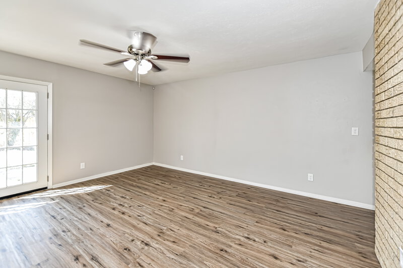 2,325/Mo, 413 Everest Ct Cedar Hill, TX 75104 Main Bedroom View