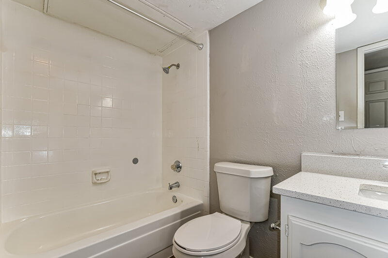 2,325/Mo, 413 Everest Ct Cedar Hill, TX 75104 Bathroom View