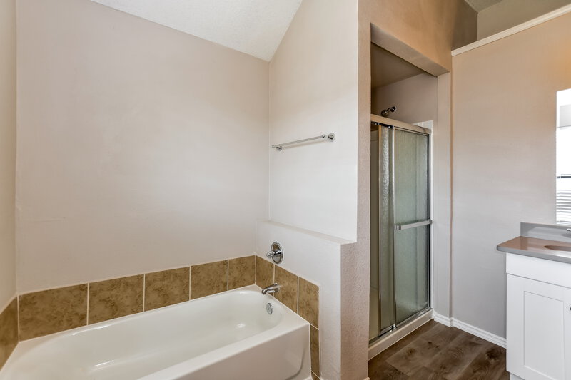 2,020/Mo, 1333 Wheatfield Dr Mesquite, TX 75149 Bathroom View