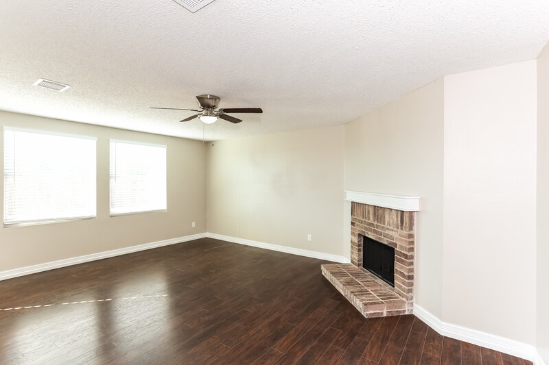 3,080/Mo, 621 Almandora Dr Arlington, TX 76002 Living Room View 2