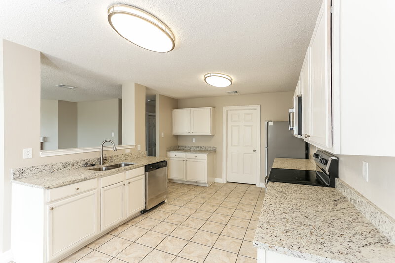 3,080/Mo, 621 Almandora Dr Arlington, TX 76002 Kitchen View 2