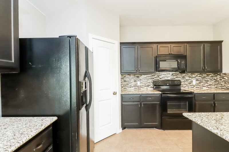3,230/Mo, 441 Cameron Hill Pt Fort Worth, TX 76134 Kitchen View 2