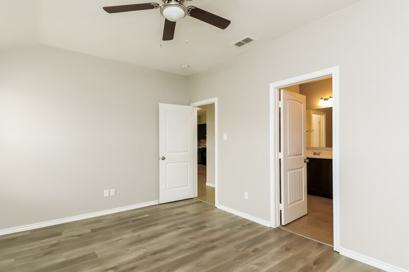 3,230/Mo, 441 Cameron Hill Pt Fort Worth, TX 76134 Main Bedroom View 2