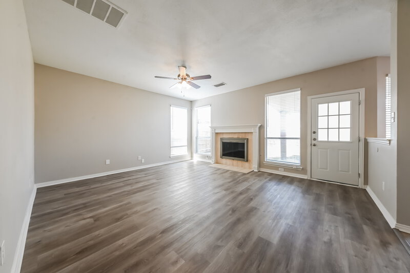 2,710/Mo, 6004 Team Ct Arlington, TX 76018 Living Room View 2