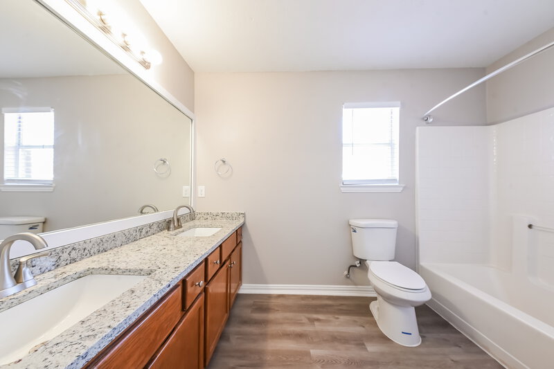 2,710/Mo, 6004 Team Ct Arlington, TX 76018 Bathroom View